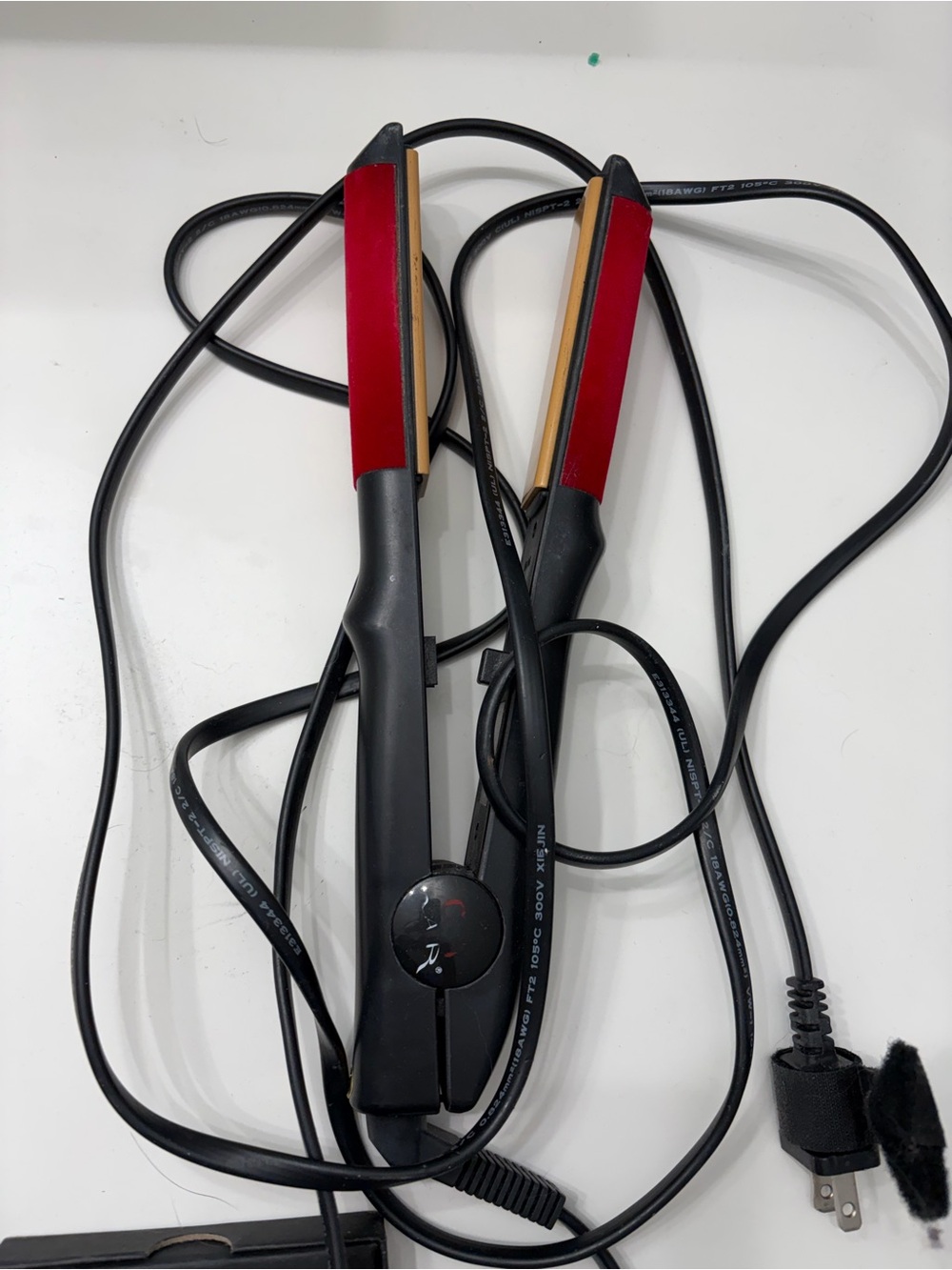 Black and Red Hair Straightener with Ceramic Plates